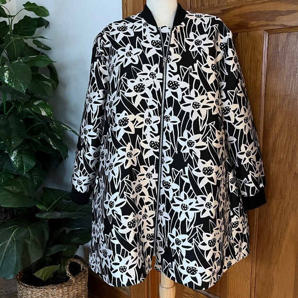 ASOS Silky Swing Trapeze Short Coat Jacket Spring Black White Floral Size 6 - Picture 1 of 10